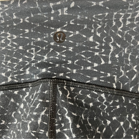 Lululemon True Self Crop II Samba Snake Battleship Black - Picture 5 of 5
